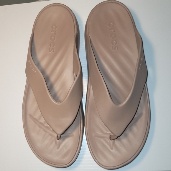 Crocs Platform Latte Flip Flops. Size 7 Soft and Comfy - Picture 2 of 8
